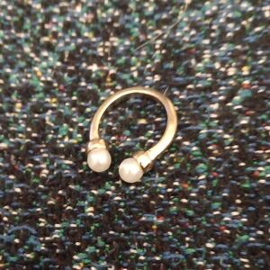 Elegant Gold and Pearl Women's Ring